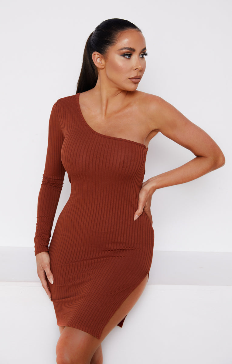 Chocolate Ribbed One Shoulder Long Sleeve Side Split Bodycon Mini Dres Femme Luxe Chocolate Ribbed One Shoulder Long Sleeve Side Split Bodycon Mini Dres Femme Luxe